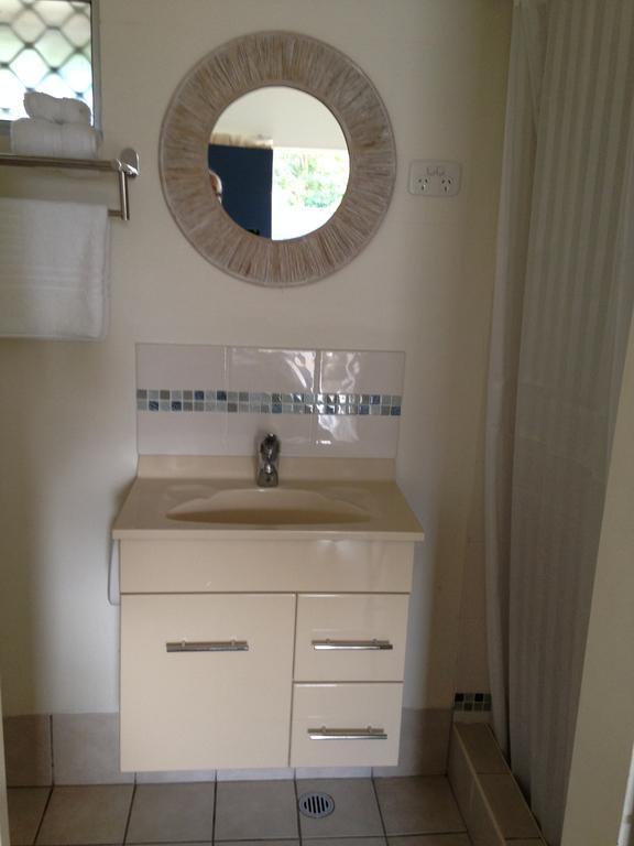 Black Marlin Motel Innisfail Room photo